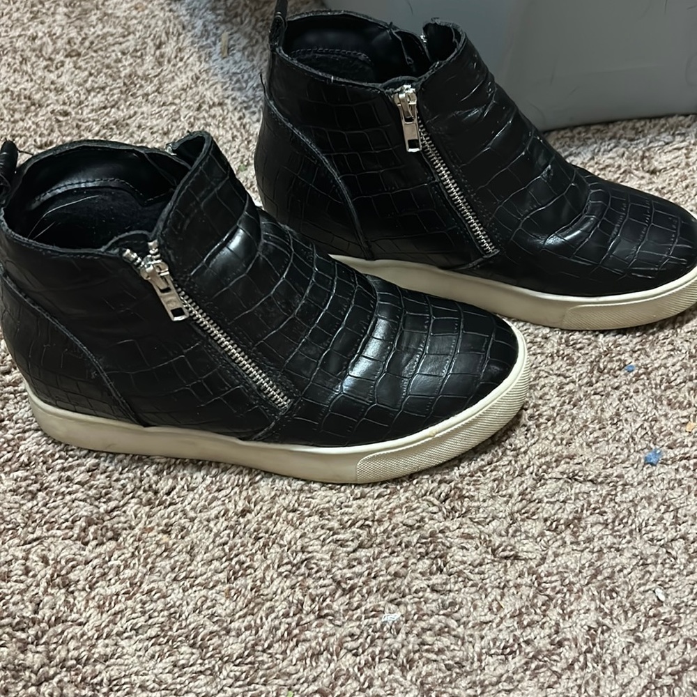 Brand: soda size: 7.5 color: black